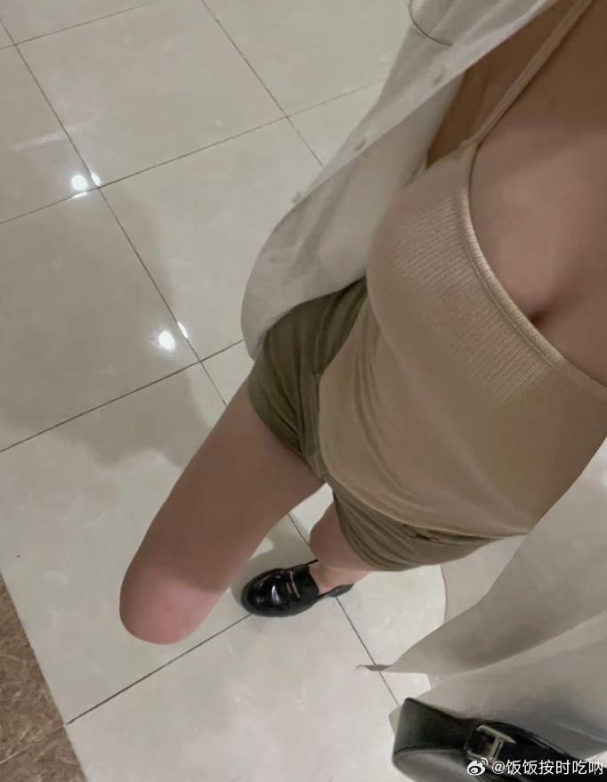 某博“紧身牛仔”大赛